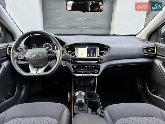 Черный Хендай Ioniq, объемом двигателя 0 л и пробегом 93 тыс. км за 12500 $, фото 42 на Automoto.ua