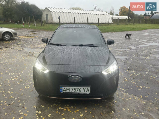 Черный Хендай Ioniq, объемом двигателя 0 л и пробегом 122 тыс. км за 13200 $, фото 6 на Automoto.ua