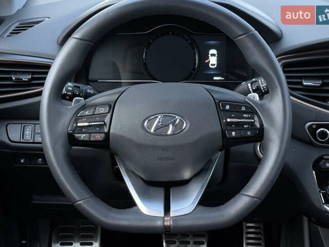 Черный Хендай Ioniq, объемом двигателя 0 л и пробегом 105 тыс. км за 12150 $, фото 19 на Automoto.ua