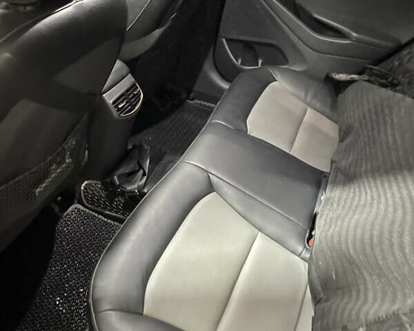 Черный Хендай Ioniq, объемом двигателя 0 л и пробегом 122 тыс. км за 13200 $, фото 23 на Automoto.ua