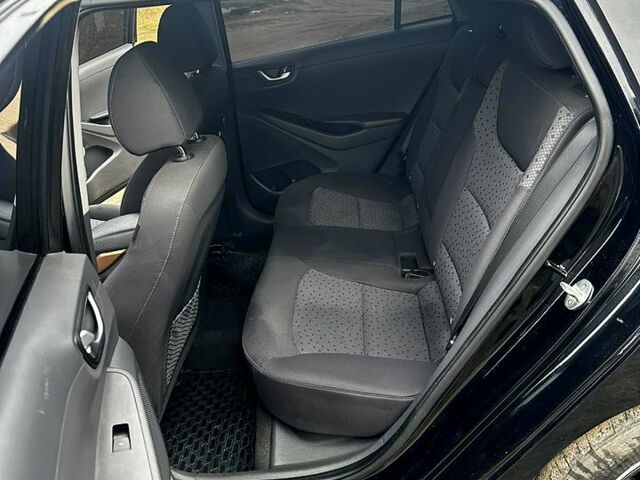 Черный Хендай Ioniq, объемом двигателя 0 л и пробегом 140 тыс. км за 14100 $, фото 3 на Automoto.ua
