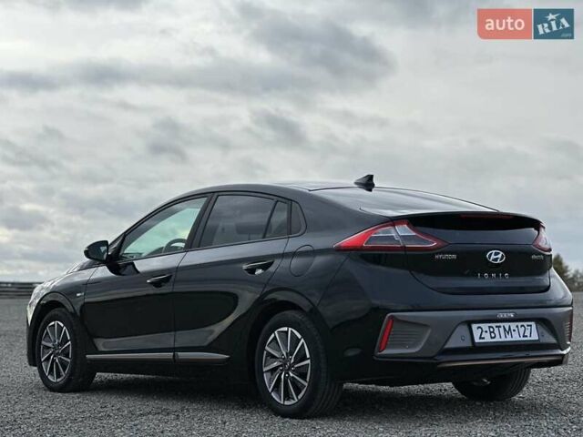 Черный Хендай Ioniq, объемом двигателя 0 л и пробегом 122 тыс. км за 11999 $, фото 2 на Automoto.ua