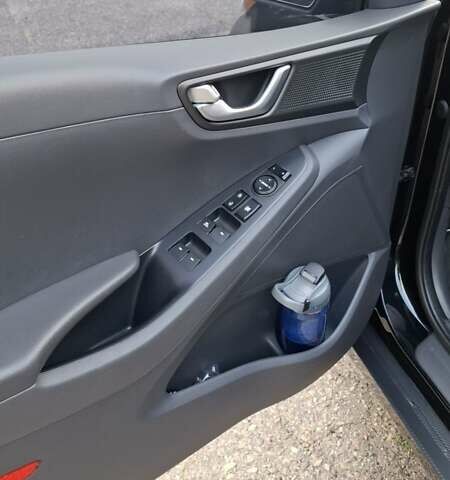 Чорний Хендай Ioniq, об'ємом двигуна 1.58 л та пробігом 150 тис. км за 14200 $, фото 6 на Automoto.ua