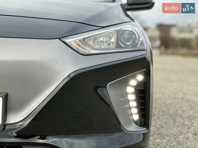 Черный Хендай Ioniq, объемом двигателя 0 л и пробегом 122 тыс. км за 11999 $, фото 26 на Automoto.ua