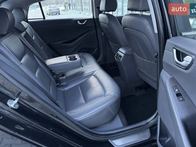 Черный Хендай Ioniq, объемом двигателя 0 л и пробегом 105 тыс. км за 12150 $, фото 23 на Automoto.ua