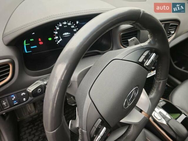 Чорний Хендай Ioniq, об'ємом двигуна 0 л та пробігом 98 тис. км за 13250 $, фото 46 на Automoto.ua
