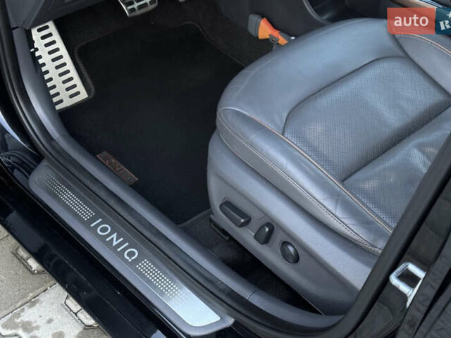 Черный Хендай Ioniq, объемом двигателя 0 л и пробегом 105 тыс. км за 12150 $, фото 16 на Automoto.ua