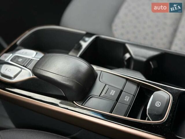 Черный Хендай Ioniq, объемом двигателя 0 л и пробегом 122 тыс. км за 11999 $, фото 68 на Automoto.ua