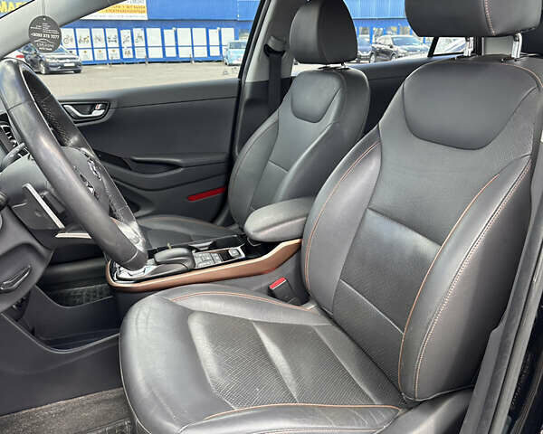 Черный Хендай Ioniq, объемом двигателя 0 л и пробегом 121 тыс. км за 12950 $, фото 28 на Automoto.ua