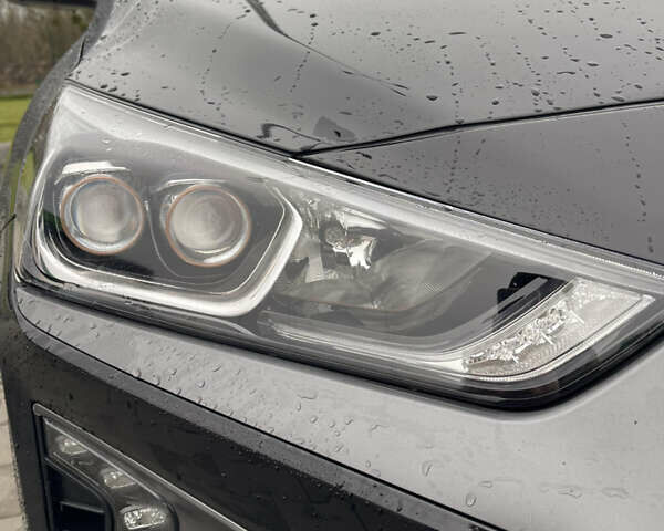 Черный Хендай Ioniq, объемом двигателя 0 л и пробегом 113 тыс. км за 13300 $, фото 3 на Automoto.ua