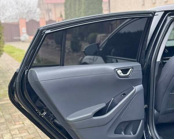 Черный Хендай Ioniq, объемом двигателя 0 л и пробегом 210 тыс. км за 12350 $, фото 5 на Automoto.ua