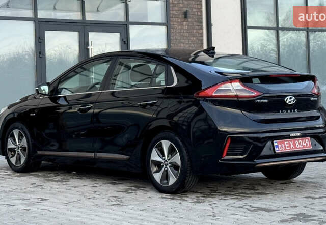 Черный Хендай Ioniq, объемом двигателя 0 л и пробегом 105 тыс. км за 12150 $, фото 10 на Automoto.ua