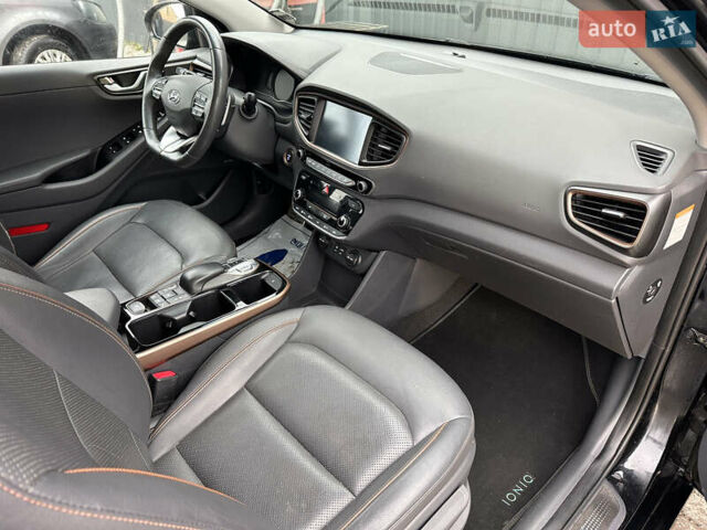 Черный Хендай Ioniq, объемом двигателя 0 л и пробегом 147 тыс. км за 12900 $, фото 10 на Automoto.ua