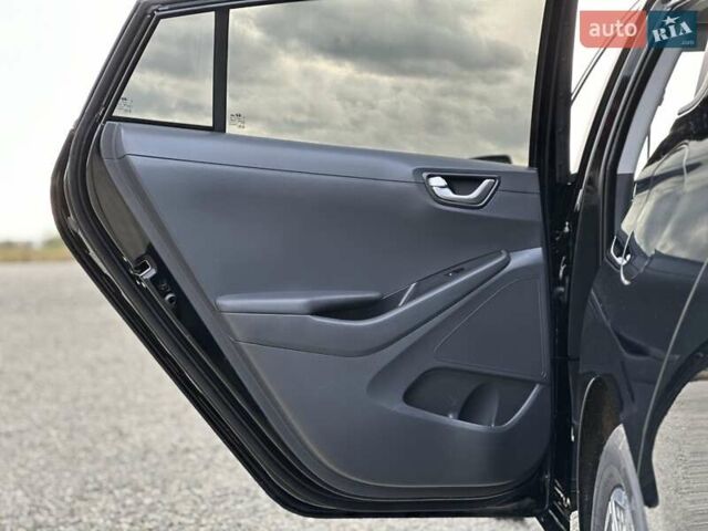 Черный Хендай Ioniq, объемом двигателя 0 л и пробегом 122 тыс. км за 11999 $, фото 48 на Automoto.ua