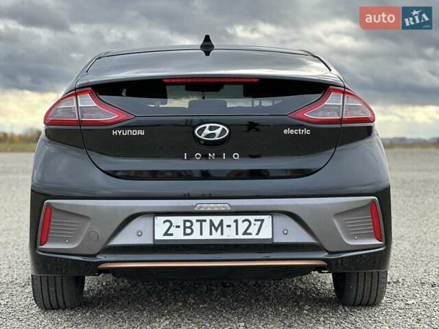 Черный Хендай Ioniq, объемом двигателя 0 л и пробегом 122 тыс. км за 11999 $, фото 16 на Automoto.ua