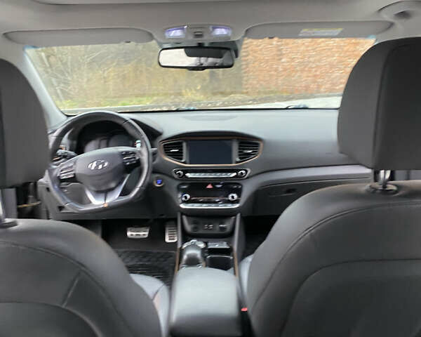 Черный Хендай Ioniq, объемом двигателя 0 л и пробегом 128 тыс. км за 12300 $, фото 32 на Automoto.ua