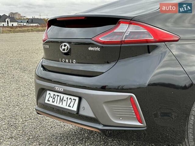 Черный Хендай Ioniq, объемом двигателя 0 л и пробегом 122 тыс. км за 11999 $, фото 17 на Automoto.ua