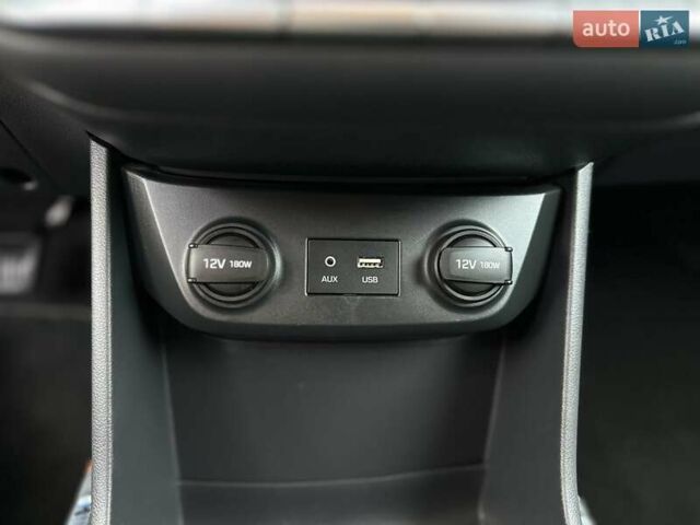 Черный Хендай Ioniq, объемом двигателя 0 л и пробегом 122 тыс. км за 11999 $, фото 70 на Automoto.ua