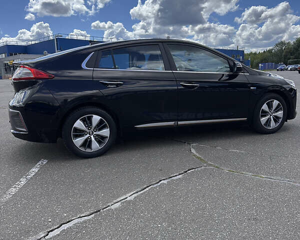 Черный Хендай Ioniq, объемом двигателя 0 л и пробегом 121 тыс. км за 12950 $, фото 9 на Automoto.ua