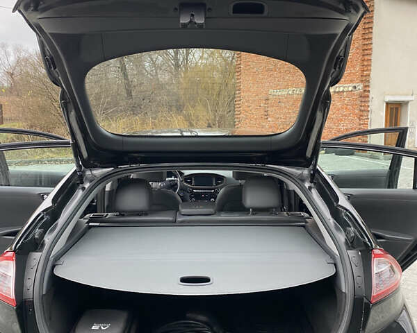 Черный Хендай Ioniq, объемом двигателя 0 л и пробегом 128 тыс. км за 12300 $, фото 26 на Automoto.ua