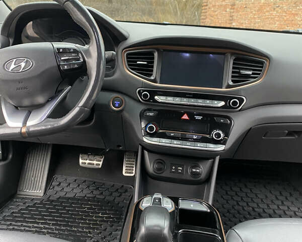 Черный Хендай Ioniq, объемом двигателя 0 л и пробегом 128 тыс. км за 12300 $, фото 28 на Automoto.ua