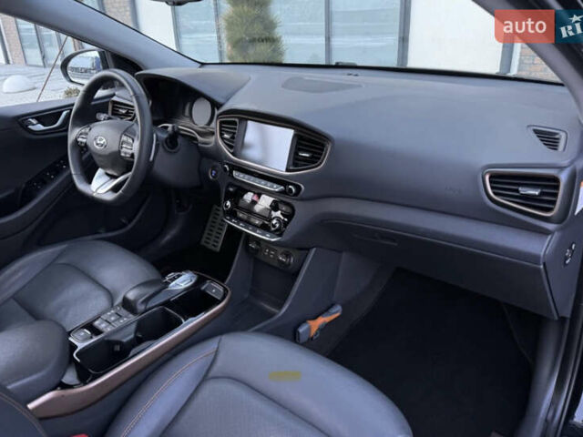 Черный Хендай Ioniq, объемом двигателя 0 л и пробегом 105 тыс. км за 12150 $, фото 27 на Automoto.ua
