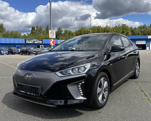Черный Хендай Ioniq, объемом двигателя 0 л и пробегом 121 тыс. км за 12950 $, фото 2 на Automoto.ua