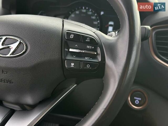 Черный Хендай Ioniq, объемом двигателя 0 л и пробегом 122 тыс. км за 11999 $, фото 62 на Automoto.ua