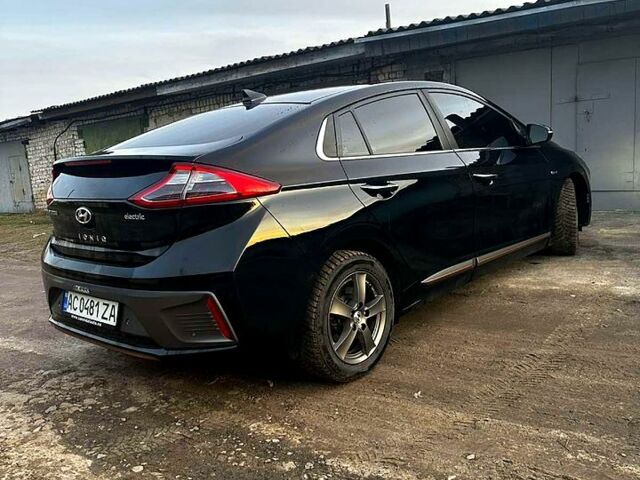 Черный Хендай Ioniq, объемом двигателя 0 л и пробегом 140 тыс. км за 14100 $, фото 5 на Automoto.ua