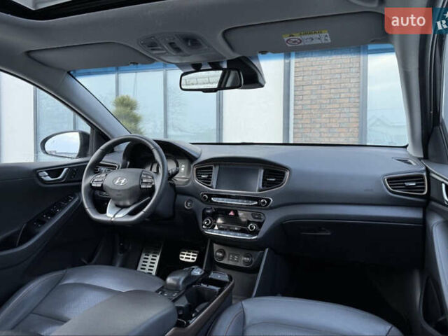 Черный Хендай Ioniq, объемом двигателя 0 л и пробегом 105 тыс. км за 12150 $, фото 17 на Automoto.ua