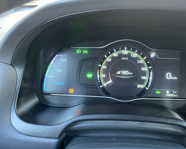 Черный Хендай Ioniq, объемом двигателя 0 л и пробегом 128 тыс. км за 12200 $, фото 19 на Automoto.ua