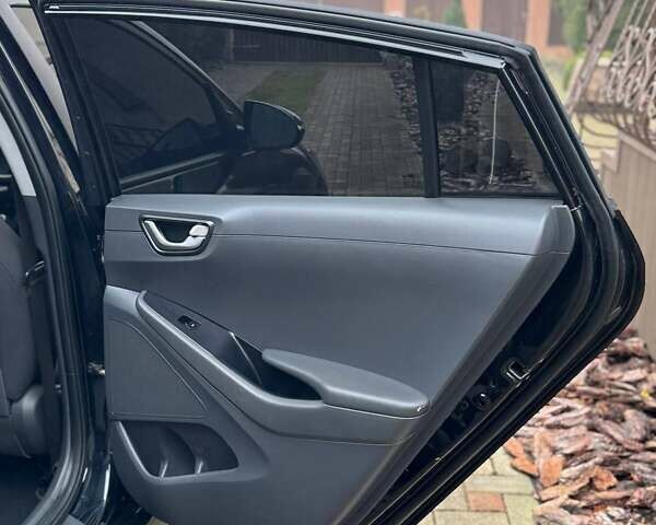 Черный Хендай Ioniq, объемом двигателя 0 л и пробегом 210 тыс. км за 12350 $, фото 10 на Automoto.ua