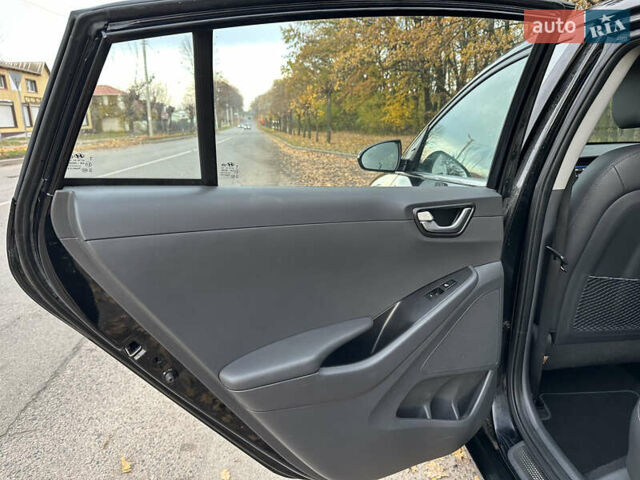 Черный Хендай Ioniq, объемом двигателя 0 л и пробегом 147 тыс. км за 12900 $, фото 16 на Automoto.ua