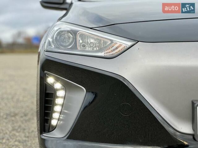 Черный Хендай Ioniq, объемом двигателя 0 л и пробегом 122 тыс. км за 11999 $, фото 27 на Automoto.ua