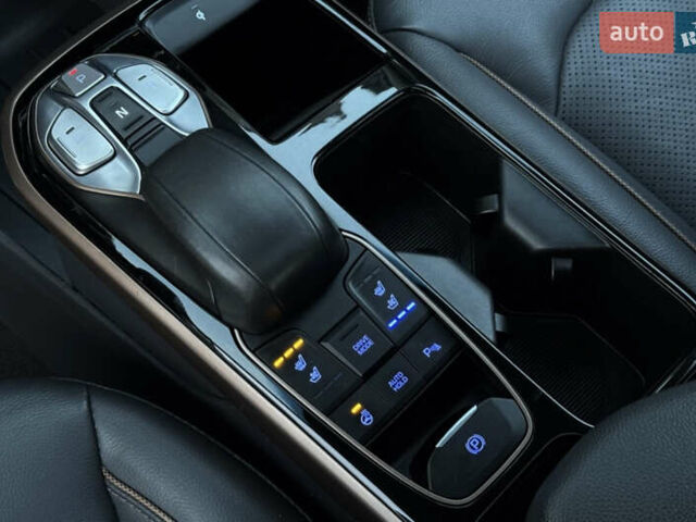 Черный Хендай Ioniq, объемом двигателя 0 л и пробегом 105 тыс. км за 12150 $, фото 22 на Automoto.ua