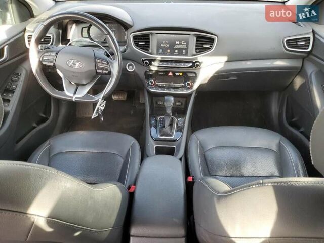 Черный Хендай Ioniq, объемом двигателя 1.6 л и пробегом 145 тыс. км за 3000 $, фото 7 на Automoto.ua