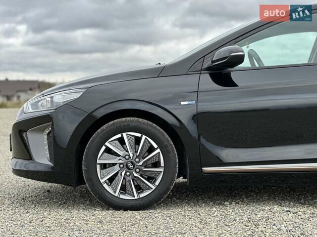 Черный Хендай Ioniq, объемом двигателя 0 л и пробегом 122 тыс. км за 11999 $, фото 11 на Automoto.ua