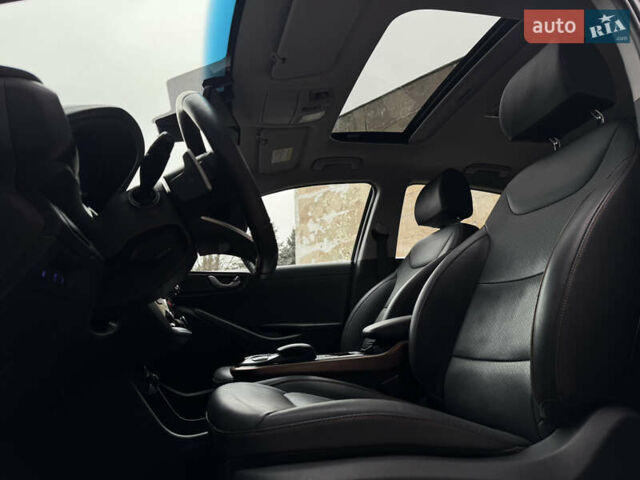 Чорний Хендай Ioniq, об'ємом двигуна 0 л та пробігом 130 тис. км за 12300 $, фото 10 на Automoto.ua