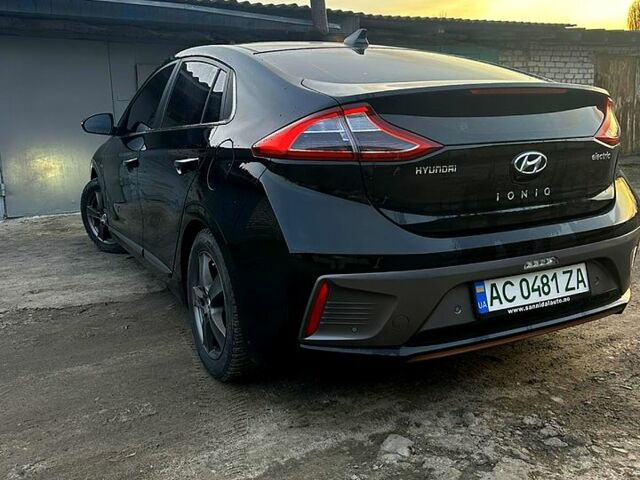Черный Хендай Ioniq, объемом двигателя 0 л и пробегом 140 тыс. км за 14100 $, фото 7 на Automoto.ua