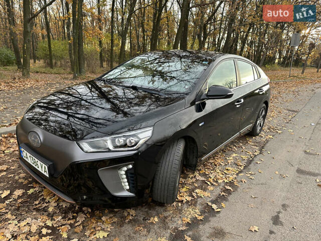 Черный Хендай Ioniq, объемом двигателя 0 л и пробегом 147 тыс. км за 12900 $, фото 2 на Automoto.ua