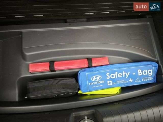 Чорний Хендай Ioniq, об'ємом двигуна 0 л та пробігом 98 тис. км за 13250 $, фото 43 на Automoto.ua