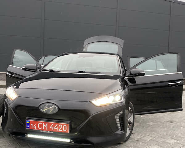 Черный Хендай Ioniq, объемом двигателя 0 л и пробегом 128 тыс. км за 12300 $, фото 7 на Automoto.ua