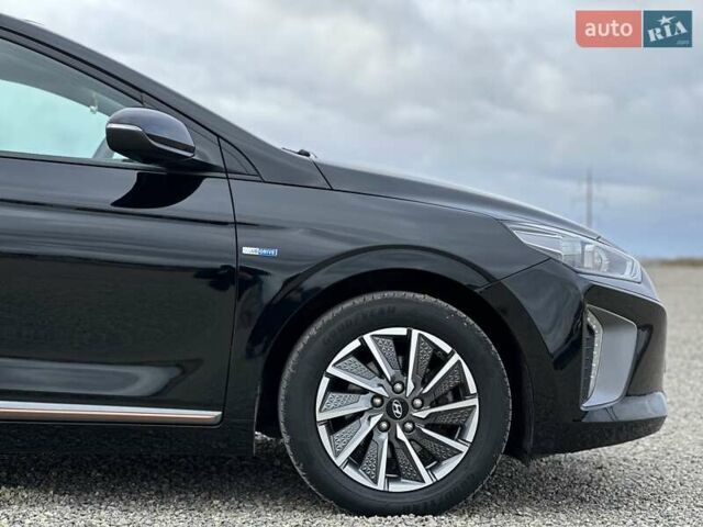 Черный Хендай Ioniq, объемом двигателя 0 л и пробегом 122 тыс. км за 11999 $, фото 15 на Automoto.ua
