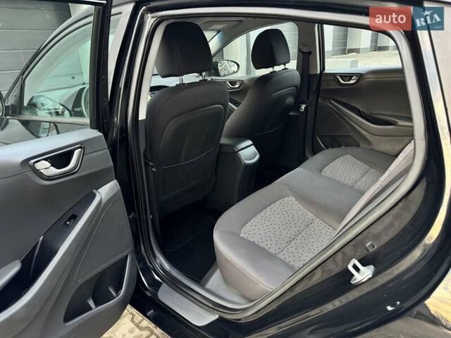 Черный Хендай Ioniq, объемом двигателя 0 л и пробегом 93 тыс. км за 12500 $, фото 50 на Automoto.ua