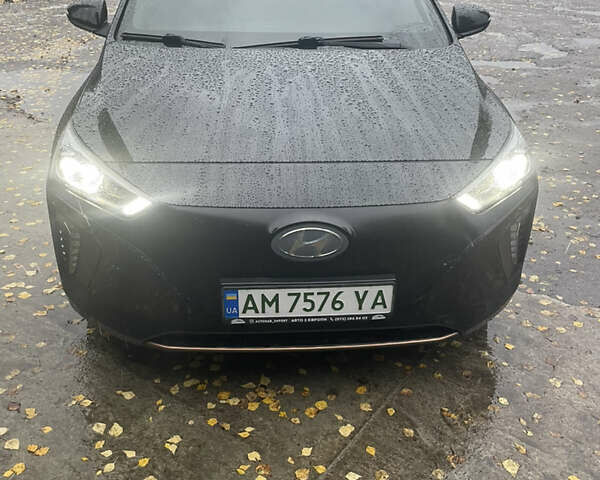 Черный Хендай Ioniq, объемом двигателя 0 л и пробегом 122 тыс. км за 13200 $, фото 3 на Automoto.ua