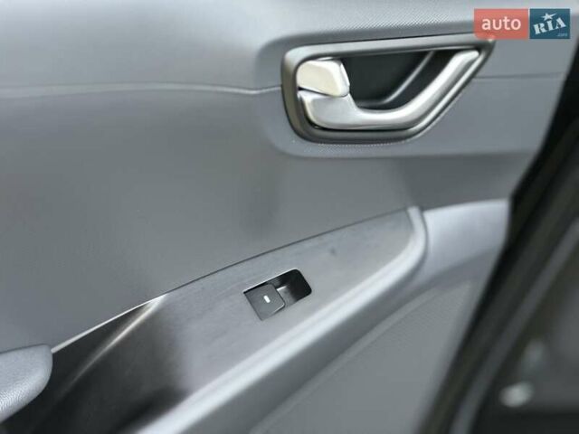 Черный Хендай Ioniq, объемом двигателя 0 л и пробегом 122 тыс. км за 11999 $, фото 49 на Automoto.ua