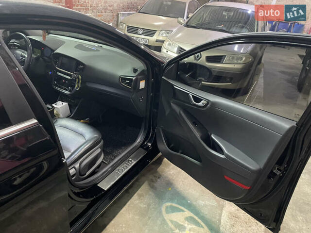 Черный Хендай Ioniq, объемом двигателя 0 л и пробегом 122 тыс. км за 13200 $, фото 13 на Automoto.ua