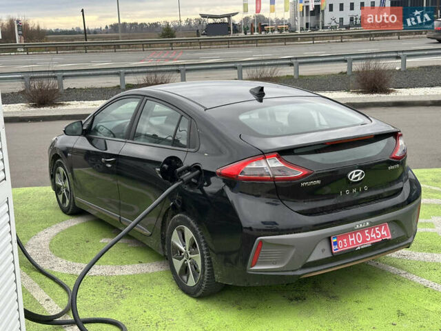 Черный Хендай Ioniq, объемом двигателя 0 л и пробегом 173 тыс. км за 11000 $, фото 5 на Automoto.ua