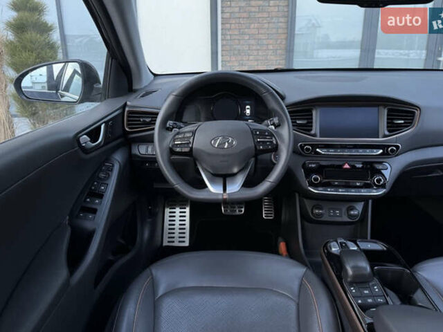 Черный Хендай Ioniq, объемом двигателя 0 л и пробегом 105 тыс. км за 12150 $, фото 3 на Automoto.ua