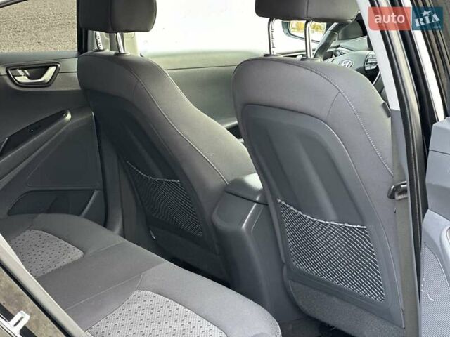 Черный Хендай Ioniq, объемом двигателя 0 л и пробегом 122 тыс. км за 11999 $, фото 53 на Automoto.ua